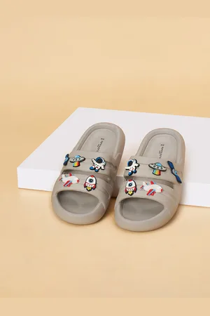 Pantaloons Boys Self Design Sliders