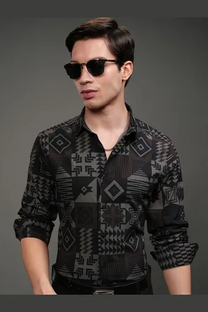 Highlander Men Slim Fit Cutaway Collar Geometric Printed Casual Shirt