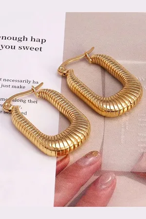 DressBerry Oval Hoop Earrings