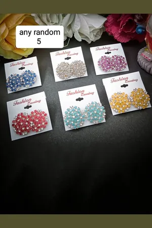 DIVASTRI Contemporary Studs Earrings