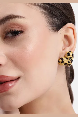 DressBerry Heart Shaped Studs Earrings