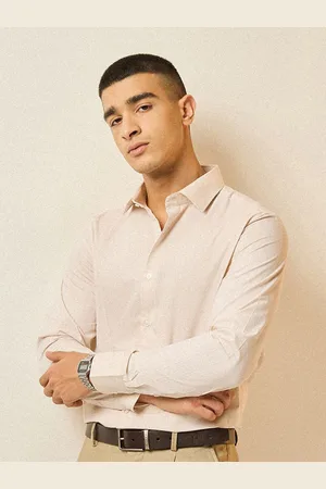 The Bear House Men Tailored Fit Opaque Striped Formal Shirt