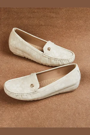 Lifestyle Women Textured PU Round Toe Loafers