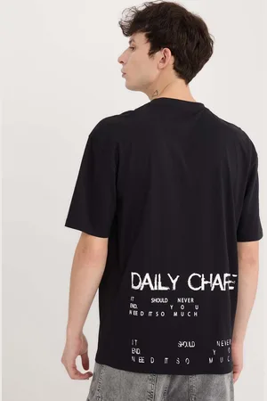 DeFacto Men Typography Printed V-Neck Pockets T-shirt