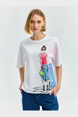 COVER STORY Women Printed Applique T-shirt