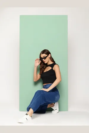 Broowl Choker Neck Crop Top