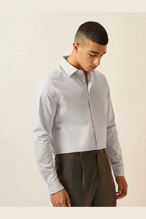 The Bear House Men Tailored Fit Opaque Striped Formal Shirt