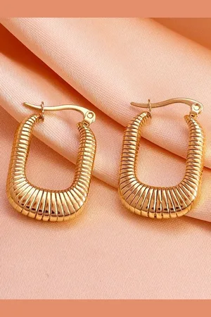 DressBerry Oval Hoop Earrings