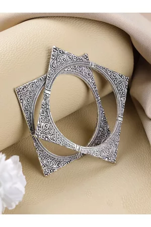 Jazz and Sizzle Woman Set of 2 Silver-Plated Oxidised Bangles