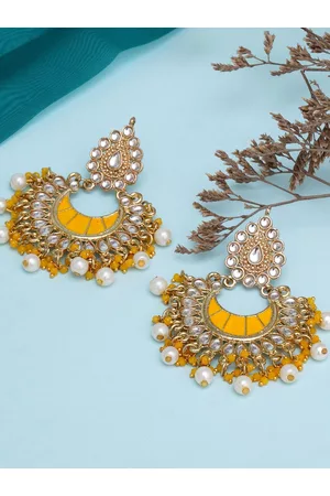 karatcart Women Yellow & White Classic Chandbalis Earrings