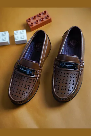 STYLE SHOES Boys Brown Textured Lightweight Loafers
