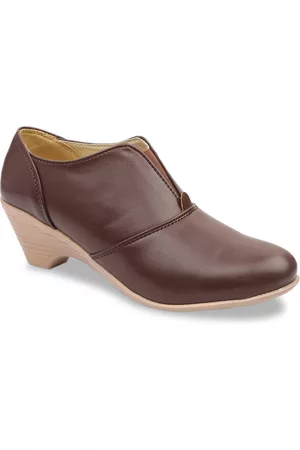VALIOSAA Brown Wedge Heel Pumps