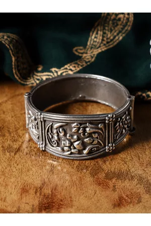 Veni Oxidised Silver-Plated Handcuff Bangle Kada