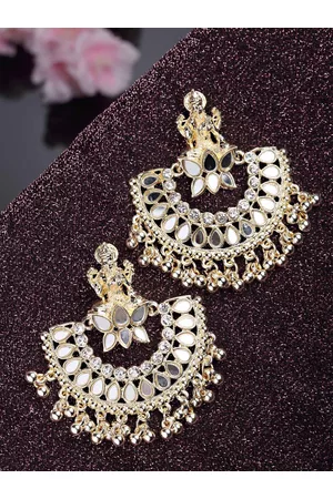 karatcart Women Gold-Toned & White Classic Chandbalis Earrings