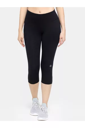Amante Women Black Solid Capris