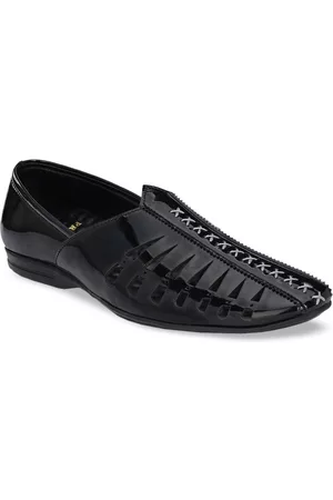 Prolific Men Black Solid Loafers