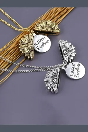 EL REGALO Women Silver-Toned & Gold-Toned Set Of 2 Flower Pendant Necklace