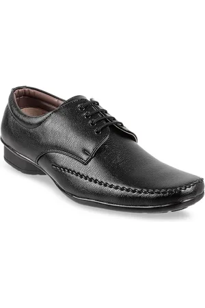 Metro Men Black Solid Formal Derbys