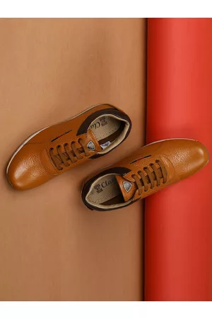 Red Chief Men Tan Brown Textured Leather Sneakers