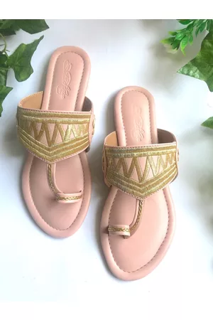 Sole House Women Multicoloured Woven Design One Toe Kolhapuri Flats
