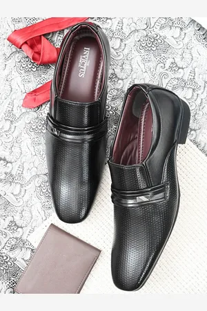 Invictus Men Black Solid Formal Slip On Shoes