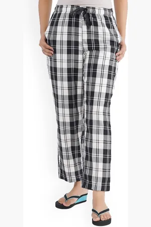 STYLE SHOES Women White & Black Checked Crop Track Pants