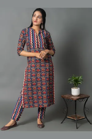 CRAFTED FOR YOU Women Black Floral Printed Kurta with Trousers