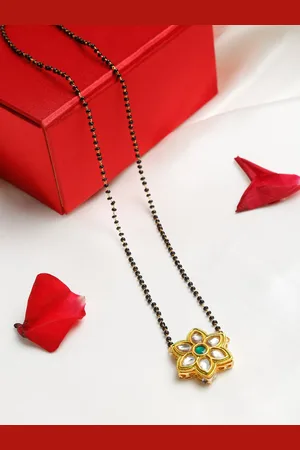 Ruby Raang Woman Kundan Mangalsutra