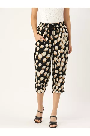 Antheaa Women Black & Off-White Geometric Print Regular Fit Capris