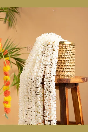 BS AMOR Set Of 3 White Artificial Garland Flowers
