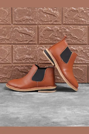 Chelsea boots myntra hotsell