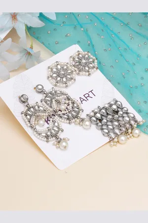 karatcart Women Classic Drop Earrings