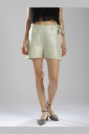 Bossini Women Off-White Solid Regular Fit Regular Shorts