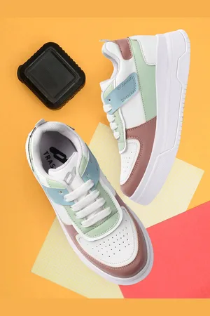 TRASE Women White Colourblocked Lace-Up Sneakers