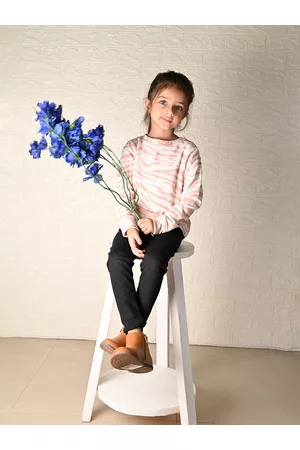 LilPicks Girls Off White Printed Sweatshirt
