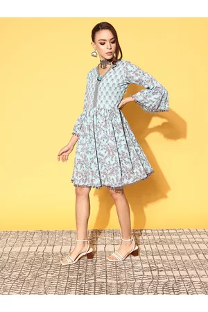 Ishin Women Blue Floral Vacay Attire