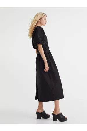 H&M Women Black Solid V-Neck Gathered Puff Sleeved Dress