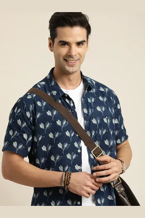 Taavi Men Navy Blue & Off-White Indigo Printed Pure Cotton Casual Shirt
