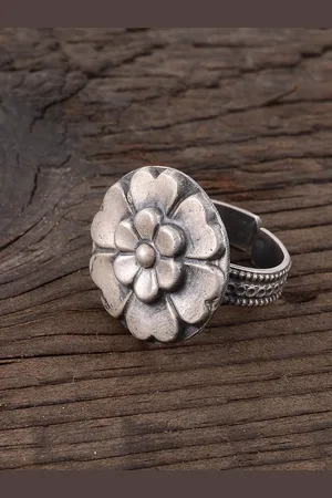Silvermerc Designs Silver-Plated Oxidised Floral-Shaped Adjustable Finger Ring