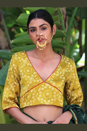 Chidiyaa Women Yellow Block Printed Silk Saree Blouse