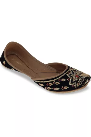 Fulkari Women Black Embellished Ethnic Mojaris Flats