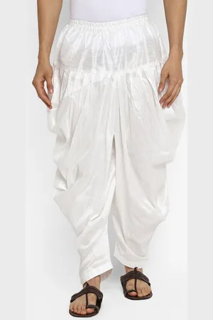 Royal Kurta Men White Solid Loose-Fit Pyjamas