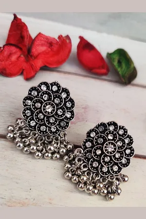 Binnis Wardrobe Silver-Toned Contemporary Studs Earrings