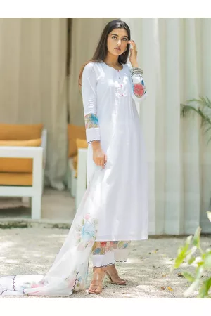 Ambraee Women White Floral Kurta with Trousers With Dupatta