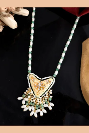 Dastoor Women White & Green Gold-Plated Onyx Beaded Necklace