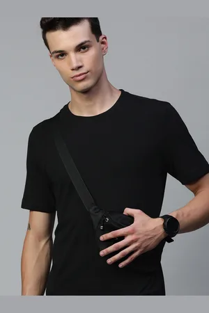 Huetrap Men Black Solid Round Neck Short Sleeves T-shirt