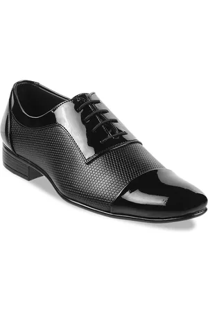 Metro Men Black Textured Formal Derbys