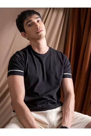 DaMENSCH Men Solid Premium Cotton Contrast Stitch Regular Fit T-Shirt