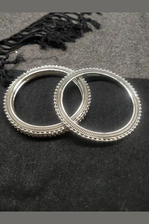 Fida Set Of 4 Silver-Toned Embellished Bangles