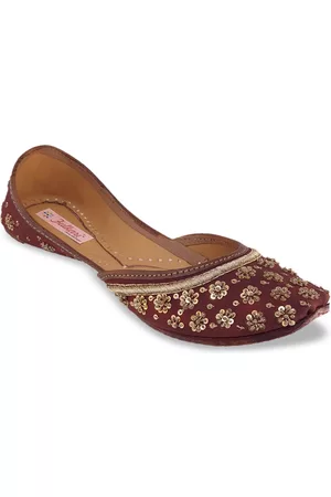 Fulkari Women Maroon Embellished Mojaris Flats